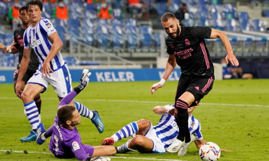 Real Madrid's Karim Benzema (left) in action with Real Sociedad's Alex Remiro in their La Liga match at the Reale Arena in San Sebastian on Sunday.