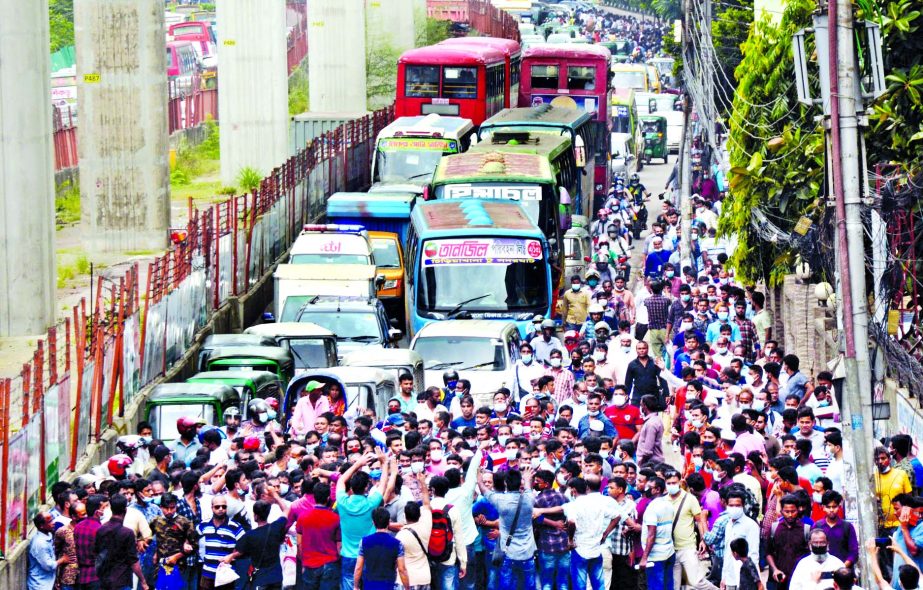 Migrant workers demonstrate in front of Saudi Airlines office at Pan Pacific Sonargaon Hotel in the capital on Tuesday, causing traffic congestion in Karwan Bazar intersection.
