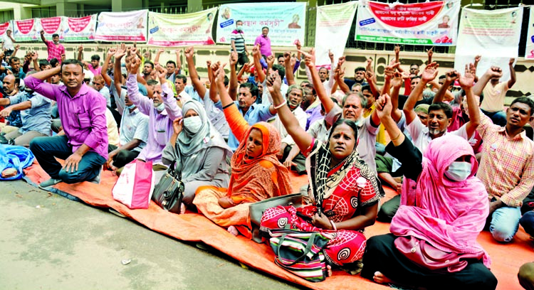 Casual Workers-Employees Welfare Association stages a sit-in programme in front of the Telecommunication Building in the city on Wednesday demanding regularization to the services of BTCL casual employees.