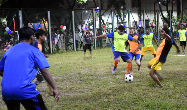 A scene from the friendly football match, which was held at the Rasool Park in the city's Azimpur recently. Robir Alo and Bandhu Mohol organized the football match during the coronavirus outbreak. Councilor of No. 26 Ward Hasibur Rahman Manik was the chi