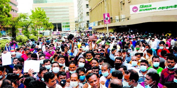 Migrant workers gather in front of Biman Bangladesh Airlines office at Motijheel in the capital on Thursday seeking air tickets to Saudi Arabia.