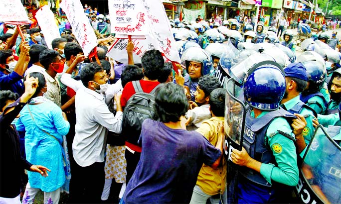 Police intercept Samajtantrik Chhatra Front's procession with 6-point demand towards Prime Ministerâ€™s Office at Shahbagh in the capital on Wednesday.