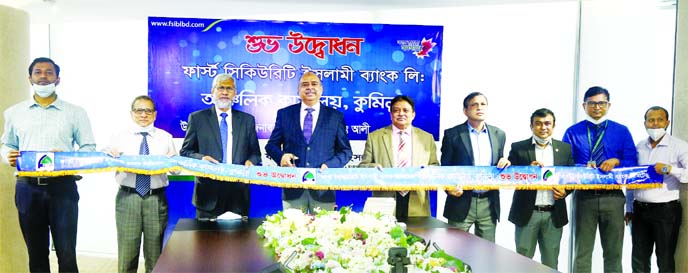 Syed Waseque Md Ali, Managing Director of First Security Islami Bank Limited, inaugurating the operation of Cumilla Zonal Office through video conference on Thursday. Abdul Aziz, AMD, Md. Zahurul Haque, DMD and other senior officials of the bank were pres