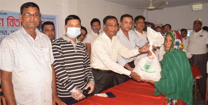 Dr. Md. Faraz Ali, Board of Directors members of Agrani Bank Limited, handing over relief materials among the poor victims of Chaluabari and Hat Sherpur union of Sariakandi upazila in Bogura district recently as chief guest.