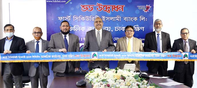 Syed Waseque Md Ali, Managing Director of First Security Islami Bank Limited, inaugurating its Dhaka South Zonal Office operation through video conference from the banks head office on Sunday. Abdul Aziz, Md. Mustafa Khair, AMDs, Md. Zahurul Haque, DMD, M