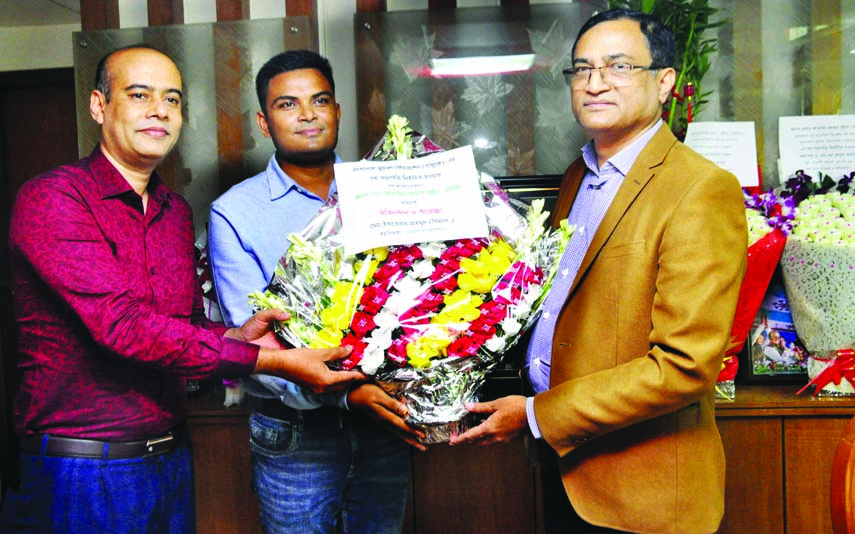 People from different organisations greet newly elected Vice-President of Bangladesh Football Federation Ataur Rahman Bhuiyan Manik presenting bouquets at Tama Group Office in the city on Monday.