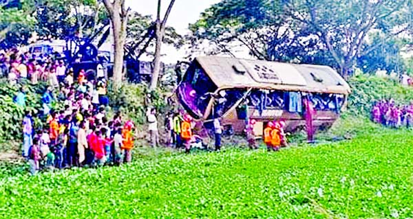 A passenger bus skids into a roadside ditch when its driver loses control of steering on Dhaka Sylhet Highway at Islampur under Bijoynagar Upazila in Brahmanbaria district leaving 3 persons killed and 12 others injured on Wednesday.