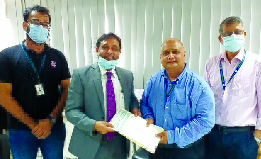Khondoker Morshed Millat, General Manager of Sustainable Finance Department of Bangladesh Bank (BB) and Md. Mujibul Quader, SEVP of Al-Arafah Islami Bank Limited, exchanging an agreement signing document at BB head office in the city on Tuesday. Under the