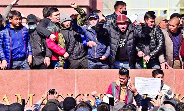 People rally to demand the impeachment of Kyrgyz President Sooronbai Jeenbekov, at Bishkek's Ala-Too Square.