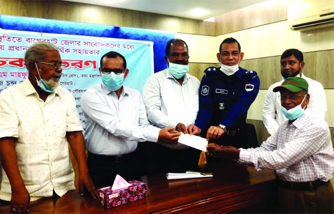 Some 76 journalists of Bagerhat district received cheques of the Premier Sheikh Hasina as financial support at a ceremony organised by Bagerhat Press Club in its auditorium on Tuesday. SM Mahfuzul Haq, Joint Secretary of the Ministry of Information, Md. M