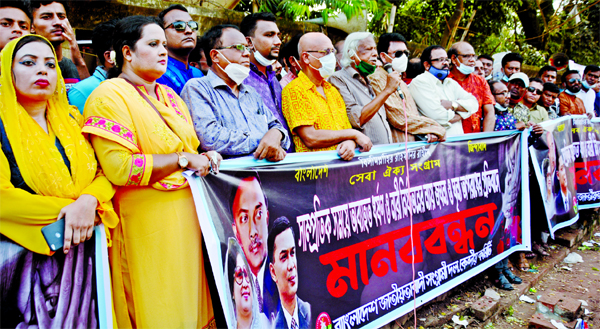 Jatiyatabadi Sangrami Dal forms a human chain in front of the Jatiya Press Club on Friday in protest against repression on women including rape all over the country.