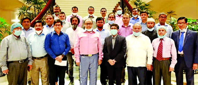 Ahmed Akbar Sobhan, Chairman of the Bashundhara Group, poses for a photograph with the members of Bangladesh Judicial Officers Multipurpose Cooperative Society Ltd after signing an agreement at his residence in the capital on Thursday. As per the deal, Ba