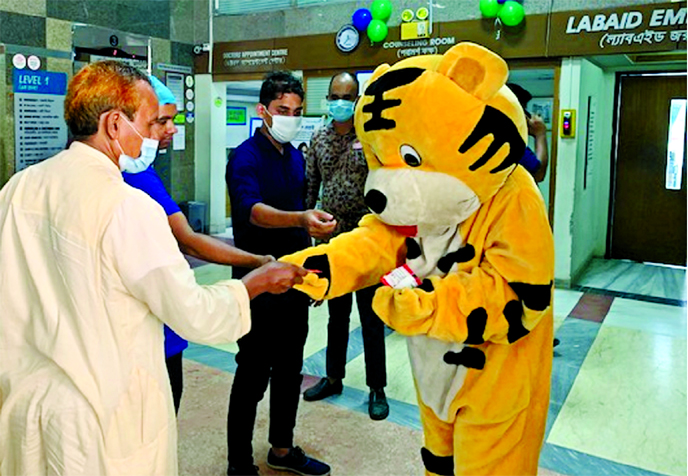 Labaid Hospital observed the "World Hand Washing Day" at hospital premises in the city on Thursday. Marking the day, it distributed hand sanitizers and special gifts among the patients and doctors of it.