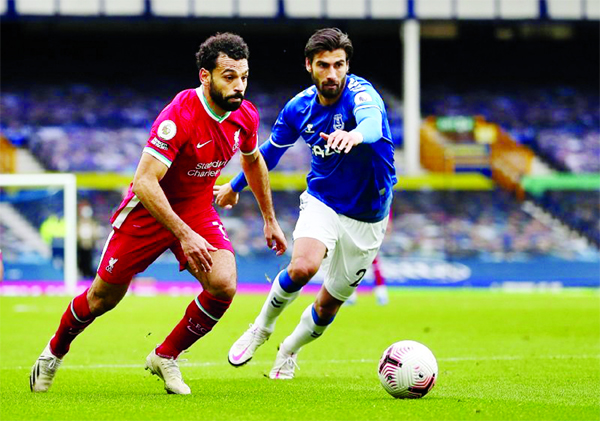 Liverpool's Mohamed Salah (left) in action with Everton's Andre Gomes at Goodison Park, Liverpool, Britain on Saturday.