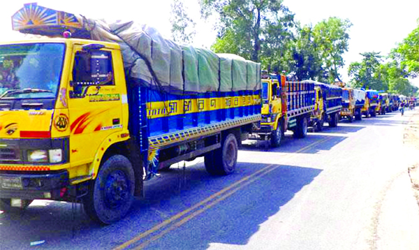 Several hundred goods-laden trucks are waiting on both sides of Paturia-Doulatdia Ghat in Manikganj on Sunday following suspension of ferry services on the river Padma due to its poor navigability.