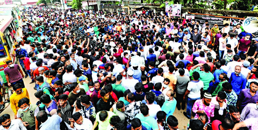 BNP stages a demonstration in front of the Jatiya Press Club on Monday in protest against vote rigging in the by-election of Dhaka-5 constituency.