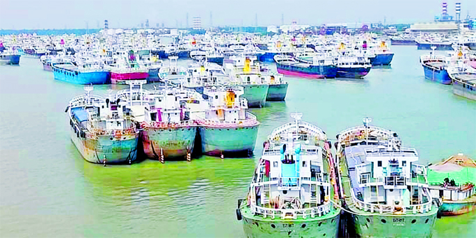 Lighterage vessels remain anchored at Majhirghat in Chattogram during a nationwide strike by the water transport workers on Wednesday.