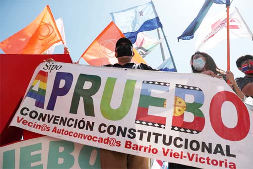 An activist holds a sign reading "I approve, constitutional convention" ahead of the upcoming referendum on a new Chilean constitution in Santiago, Chile on Thursday.