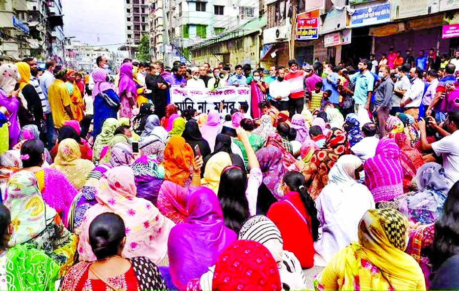 Guardians of students at Monipur High School and College block road in front of the institution's Rupnagar branch in Dhaka on Saturday, demanding tuition fee cut.
