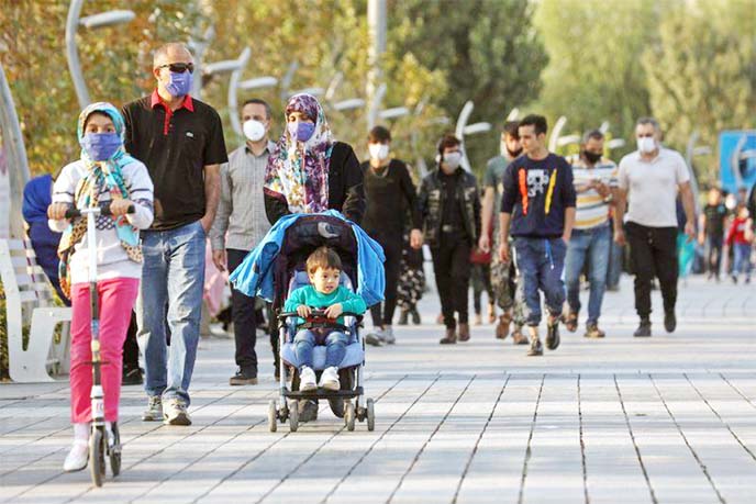 Iranian people wear masks, amid a rise in the coronavirus infections, West Tehran, Iran.