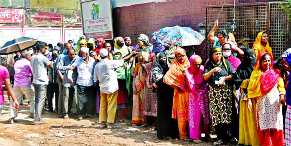 TCB sells commodities like onion, edible oil, potato and few others in view of high prices thereof for the benefit of the poor people. But on Thursday, no TCB truck came. As a result, the consumers' queue was getting large to larger in front of the Jatiy