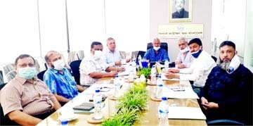 Md Rezaul Karim, Chairman of the Shippers' Council of Bangladesh, presiding over it 3rd directors meeting at its head office at Dhanmondi in the city recently. Senior Vice-Chairman Md Ariful Islam, Vice-Chairman Munir Hossain, Directors AKM Aminul Mannan