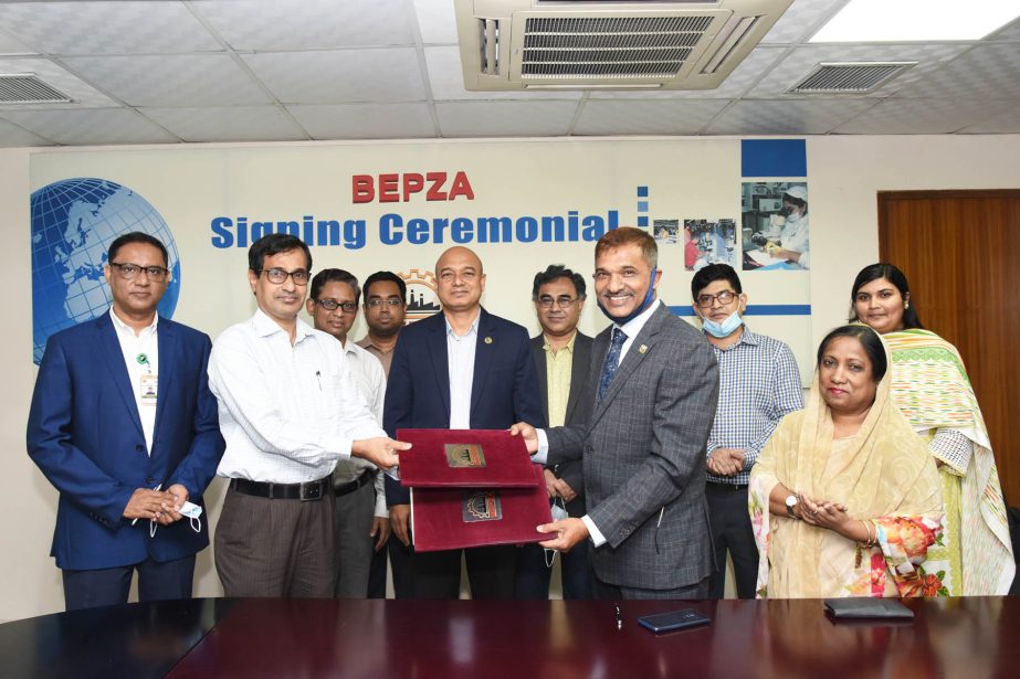 Md. Mahmudul Hossain Khan, Member (Investment Promotion) of Bangladesh Export Processing Zones Authority (BEPZA) and Sanaul Haque Babul, Managing Director of Evergreen Cycles Limited, exchanging an agreement signing document at BEPZA complex in the city r