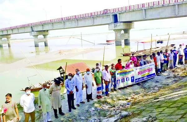 Thousands of people of Teesta River basin under the banner of Teesta Bachao Nodi Bachao Committee form a 230 kilometers long human chain on Sunday
