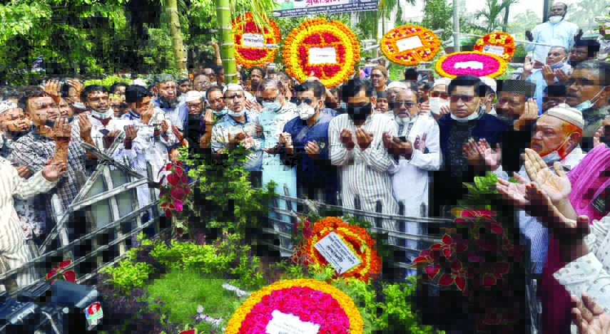 Engineer Israk Hossain along with others offers Munajat at the grave of his father, BNP leader and former Mayor of Dhaka City Corporation Sadek Hossain Khoka after placing floral wreaths at the latter's grave in the city's Jurain graveyard on Wednesday