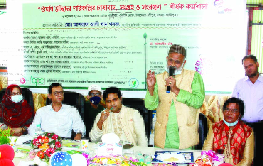 Herbal physician Dr. Alamgir Mati speaks at a workshop on 'Planned Cultivation of Medicinal Plants and Conservation' organised by Bangladesh Herbal Products Manufacturing Association at Shoilat Road in Gazipur on Saturday.
