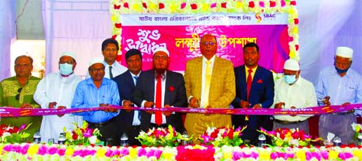 Shafiuddin Ahmed, DMD of South Bangla Agriculture and Commerce (SBAC) Bank Limited, inaugurating its Laxmipur sub branch at Gater Road in Rajshahi City recently. Bank's senior officials and local elites were also present.