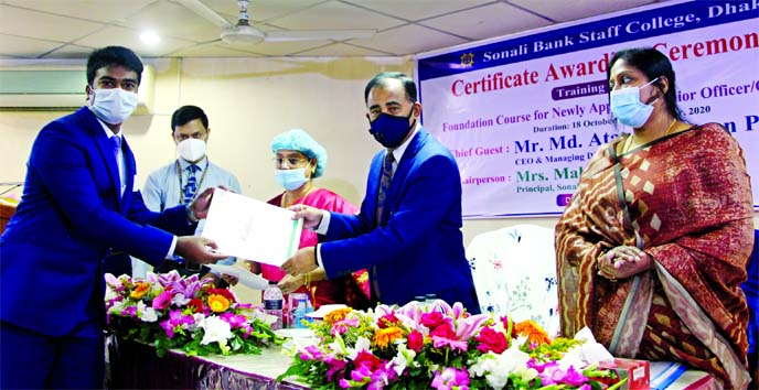 Md. Ataur Rahman Prodhan, Managing Director of Sonali Bank Limited, handing over certificate among the participants of a training course on "Foundation Course for Newly Appointed Senior OfficerOfficer Cash" organized by the banks Staff College at its c