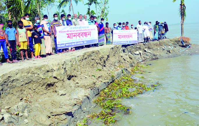 BARISHAL: Local people form a human chain on Sunday noon demanding immediate step to prevent erosion of Taltali River.