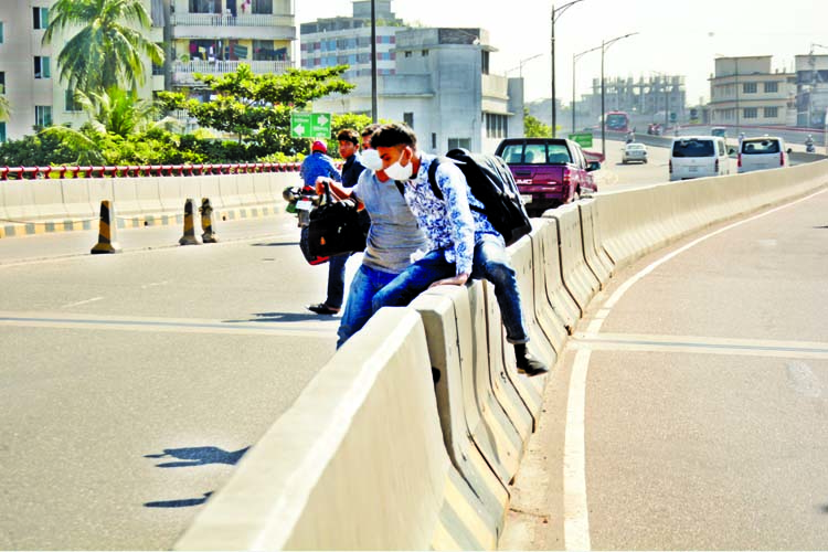 Though it is prohibited to take a jaywalk on the flyovers, the photo shows a man with luggage crossing a divider on the Mayor Hanif Flyover on Monday risking his life.