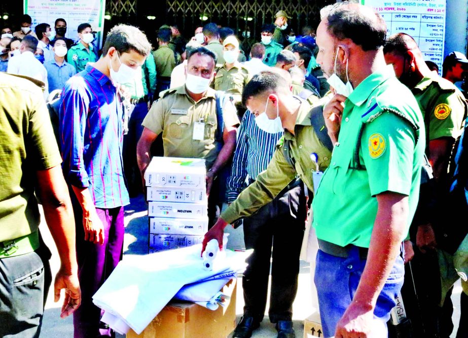 EVM and other electoral materials being taken to different polling centers for the by-election of Dhaka-18 Constituency. The snap was taken from the city's Uttara Community Center on Wednesday.