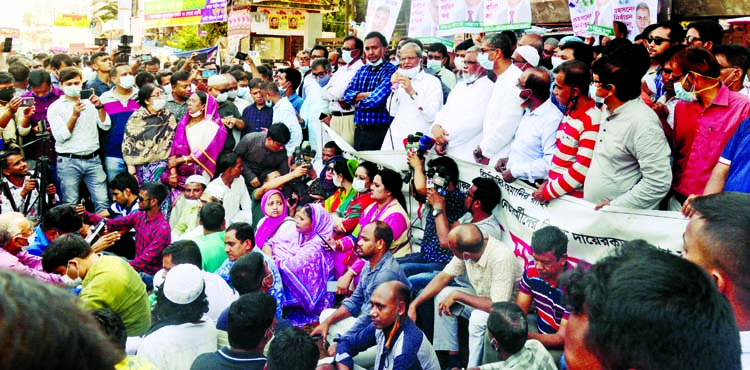 BNP Secretary General Mirza Fakhrul Islam Alamgir speaks at a demonstration organised by the party in front of the Jatiya Press Club on Saturday demanding cancellation of result of Dhaka-18 and Sirajganj by-elections and withdrawal of false cases filed a
