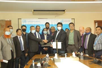 Amal Chandra Sarkar, Deputy General Manager of Janata Bank Limited and Nasar Yousuf, Director of Grameen Phone (GP), exchanging a MoU signing document to use telecommunication, SMS and internet of the mobile service operator company at the banks head offi