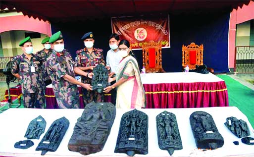 Border Guard Bangladesh (BGB) handed over 11 touchstone sculptures to Department of Archeology in Naogaon district on Sunday afternoon. Naogaon BGB-16 in different drives recovered the statues weighing 270 kilograms, worth around Tk 2.7 crore. BGB's Rajs