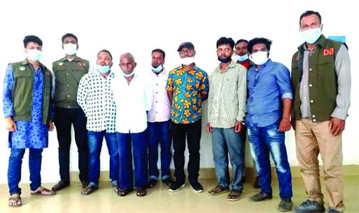 Police in a raid arrested six brokers from Rangpur Medical College (RMC) Hospital on Monday.