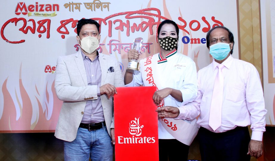 Mohammed Rahman, Bangladesh Sales Manager of Emirates Airlines handing over air ticket to the champion of Shera Rondhon Shilpi Protijogita-2019 Grand Finale held in the city recently.