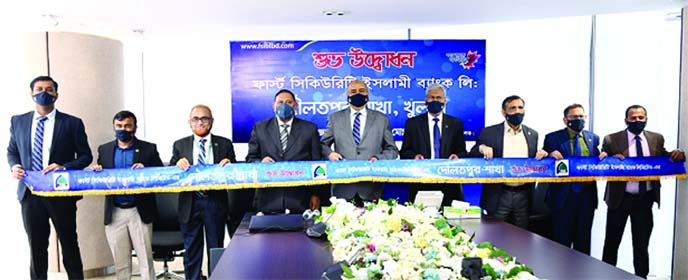 Syed Waseque Md Ali, Managing Director of First Security Islami Bank Limited, inaugurating its new branch at Doulatpur in Khulna on Wednesday through virtually. Md. Mustafa Khair, AMD, Md. Zahurul Haque, DMD and other high officials of the bank were prese