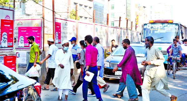 People are seen crossing road without following any traffic rules in the city's Paltan crossing on Wednesday.