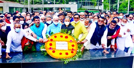 Newly formed committee of Dhaka Mahanagar Awami League South led by its President Abu Ahmed Mannafi pays floral tributes at the portrait of Father of the Nation Bangabandhu Sheikh Mujibur Rahman in the city's 32, Dhanmondi on Friday.