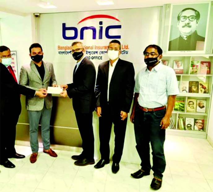 Taif Bin Yousuf, Director of Bangladesh National Insurance Company Limited (BNICL), handing over a fire claim cheque to Md. Anisur Rahman Khan, Managing Director of Thianis Apparels Limited located in Chattogram Export Processing Zone (CEPZ). Md. Sana Ull