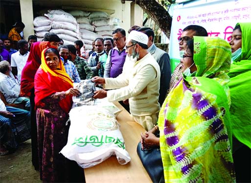 JAMALPUR: Melandah Poura Mayor Shafiq Zahedi Robin distributes fertilizer and seeds among the local farmers free of cost at a ceremony at the upazila agriculture office on Monday.