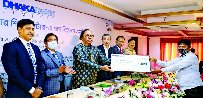 AHM Khairuzzaman Liton, Mayor of Rajshahi City Corporation, distributing Rajshahi Furniture Cluster loans on behalf of Dhaka Bank as chief guest at a function held at a local auditorium in Rajshahi on Sunday. Emranul Huq, Managing Director and CEO of Dha