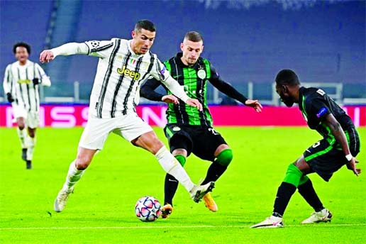 Juventus' Portuguese forward Cristiano Ronaldo (left) challenges Ferencvaros' German defender Marcel Heister (center) during the UEFA Champions League, Group G football match Juventus vs Ferencvaros at the Juventus stadium in Turin on Tuesday.