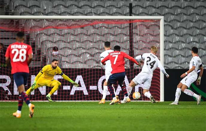 Lille's French midfielder Bamba (center) shoots and scores a goal during the UEFA Europa League, Group H football match between Lille LOSC and AC Milan at the Pierre Mauroy stadium in Villeneuve-d'Ascq, outskirts of Lille, northern France on Thursday.