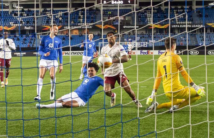 Arsenal's Reiss Nelson scores to take the score to 0-2 against Molde, during the Europa League, Group B soccer match between Molde and Arsenal at Aker Stadium in Molde, Norway on Thursday.