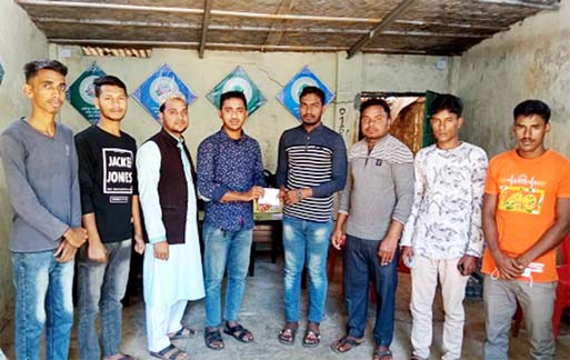 Gousia Comnmittee, Fakir Takia Unit of Raozan led by its President Moinuddin Jamal Chisti seen handing over donation cheque to the relatives of a cancer patient Nishu Akhter of Nazir Ahmed Contractor Bari under No. 9 ward of Raozan pourashave yesterday.